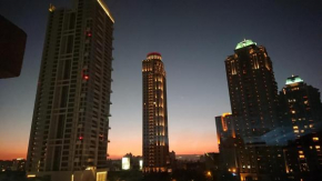 Condo Butler service Deluxe suite Studio apart ment Kitchen Parking Garage perfect equipment queen size bed washer dryer Welcome long-st ay